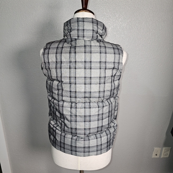 Gap Gray and Black Plaid Women's Zip up Puffer Vest with Zip Pockets XS - Picture 5 of 11